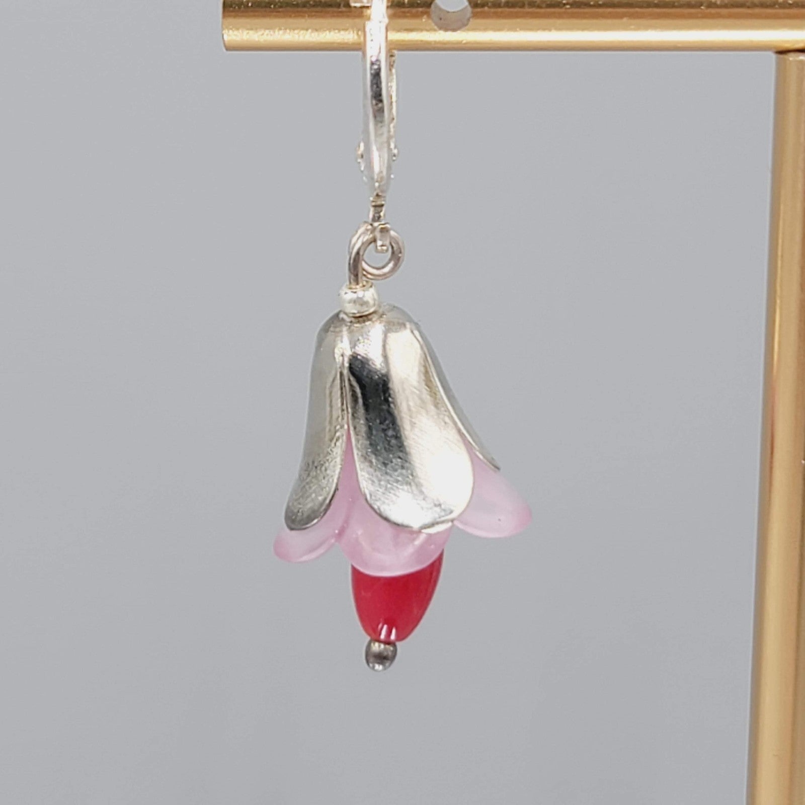 Red Pink Drop Flower Pierced Earrings Silver tone Dangle 7/8"