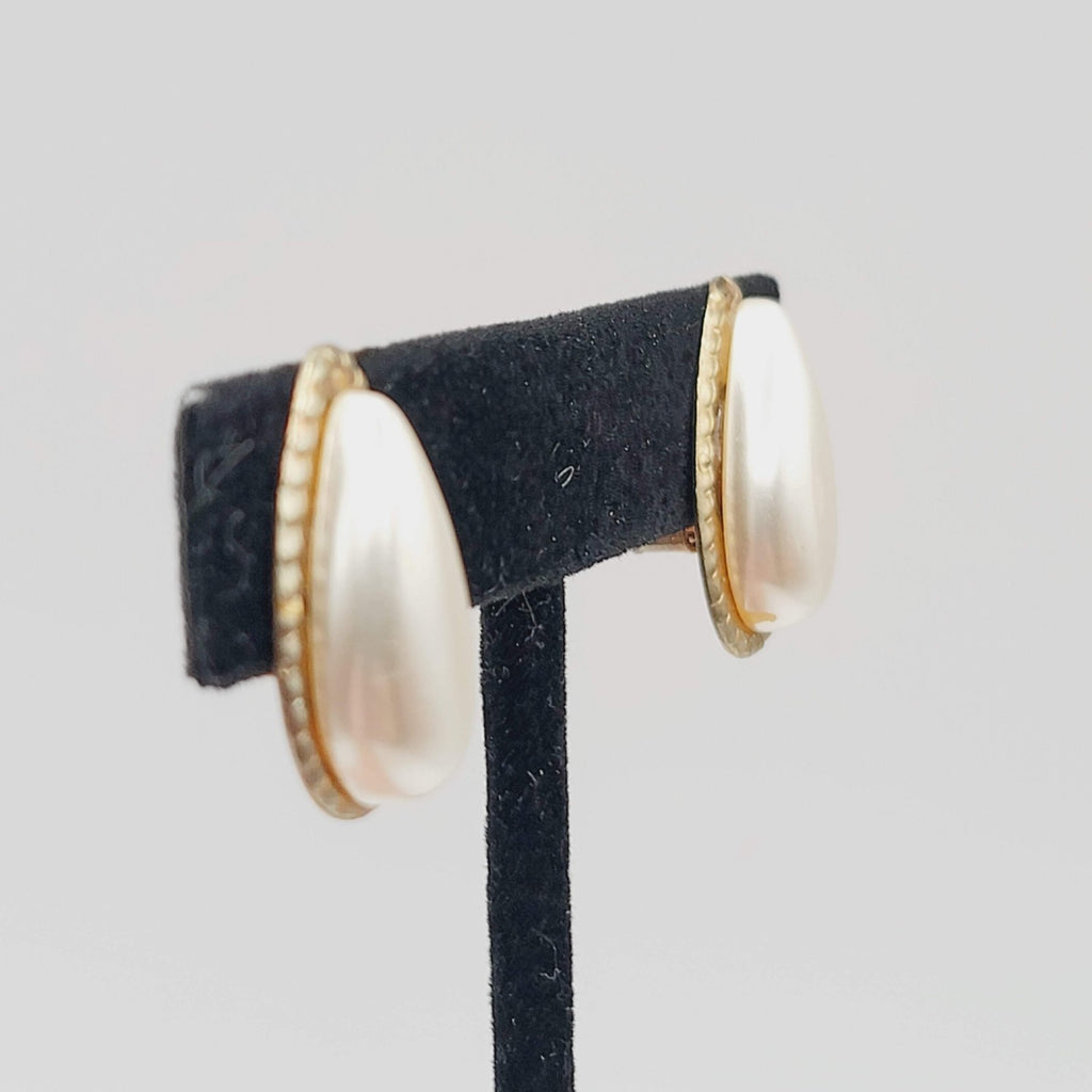 Vintage Teardrop Clip on Earrings Faux Pearl Gold tone 7/8 in