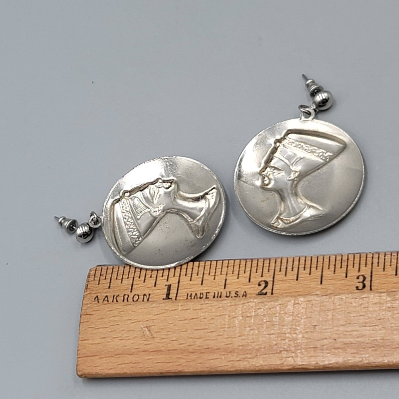 Vintage Egyptian Motif Pierced Earrings Silver tone Dangle Round 1.5 in