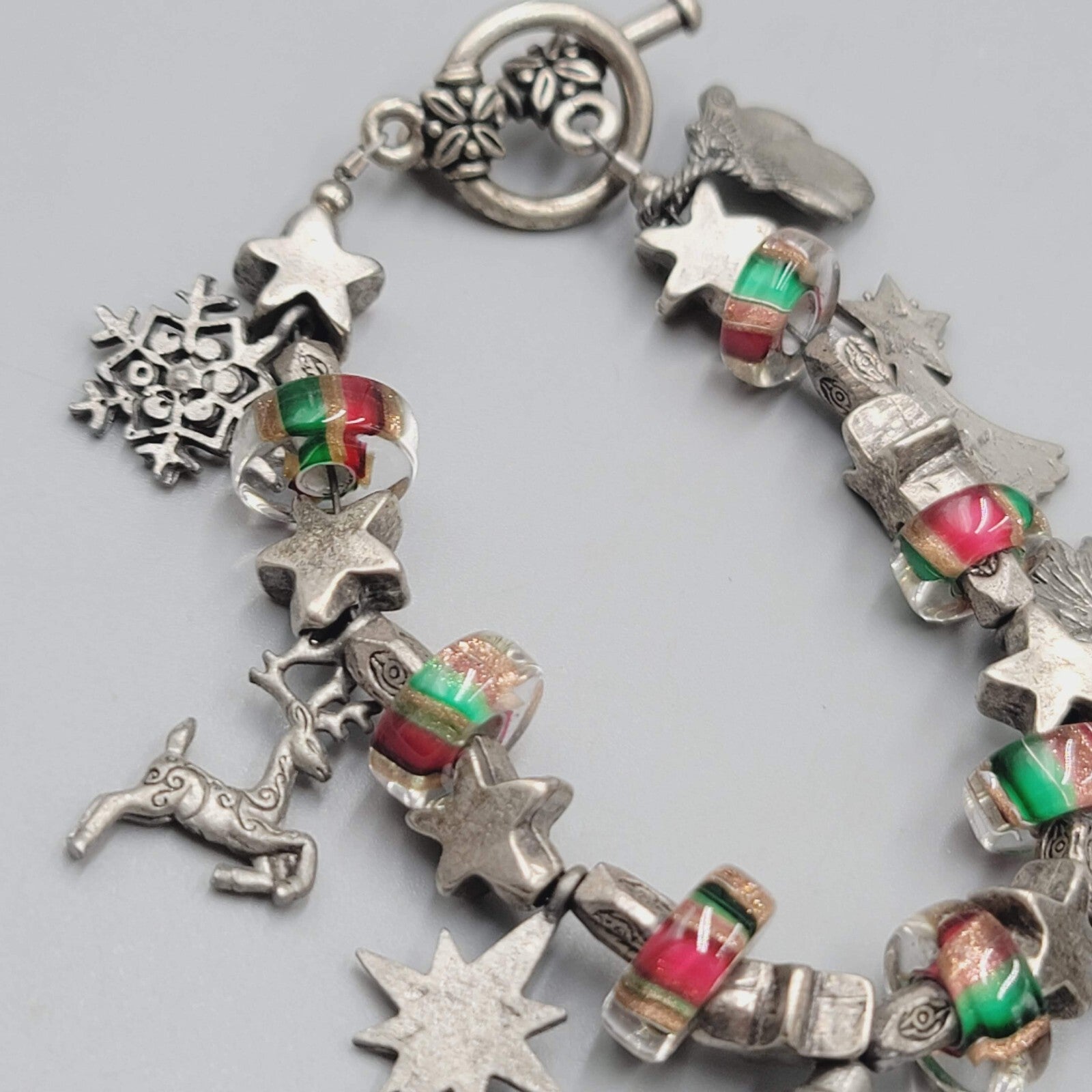 Christmas Charm Bracelet Gray Metal Toggle Closure Red Green Glass Beads 6.5"