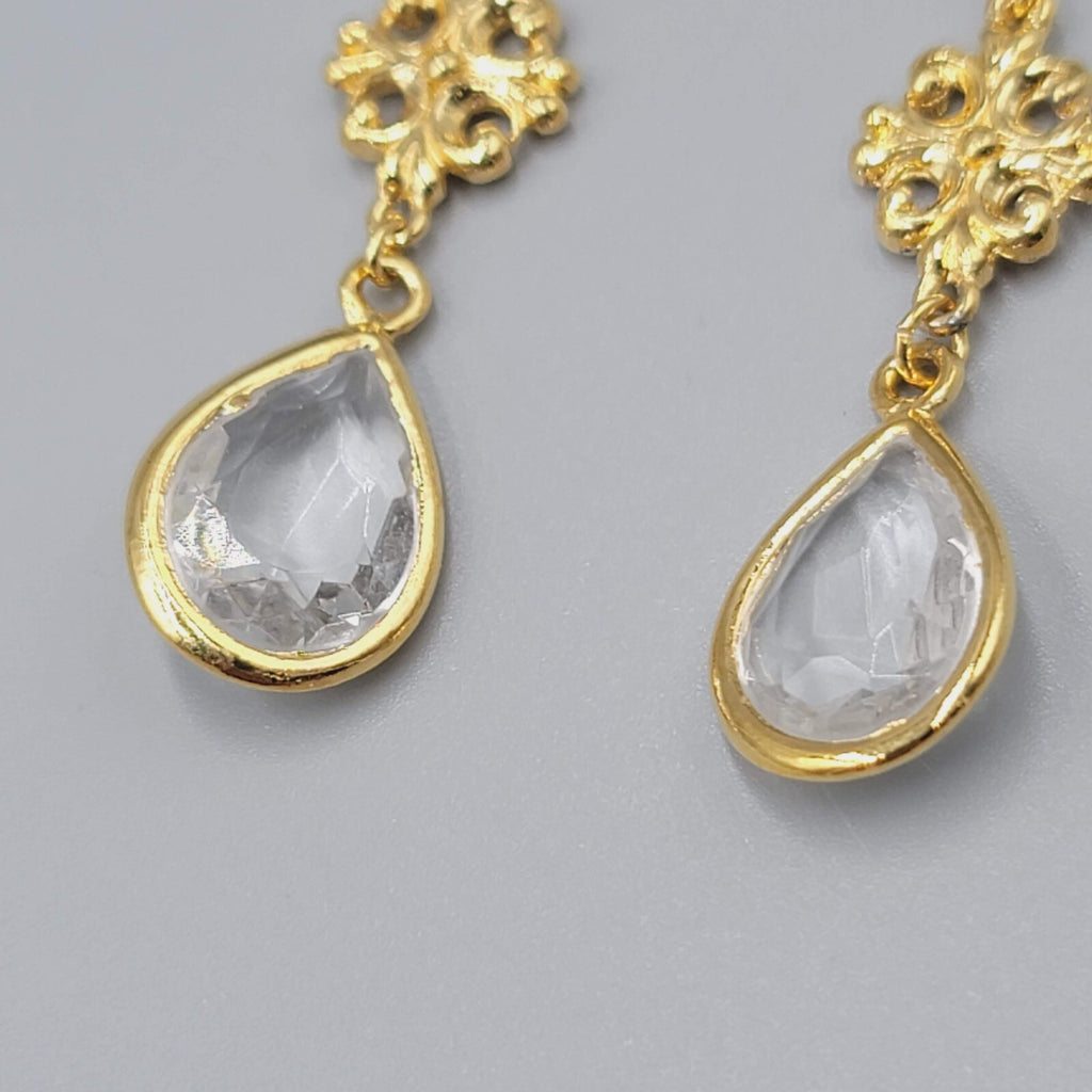 Pierced Earrings Gold tone Dangle Clear Glass Teardrop Fax Pearl Bead 2.25"