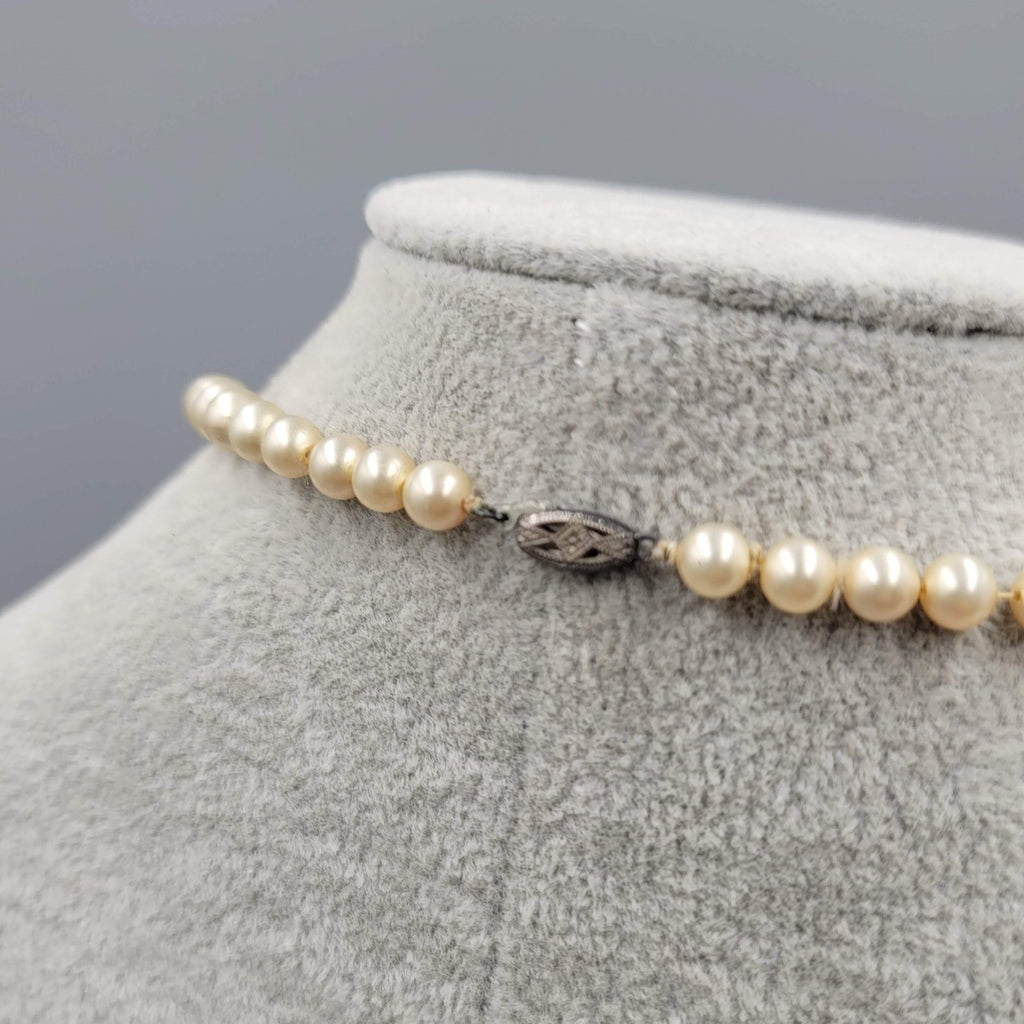 Vintage Glass Imitation Pearls Necklace Graduated Beads 15 in Needs Cleaning