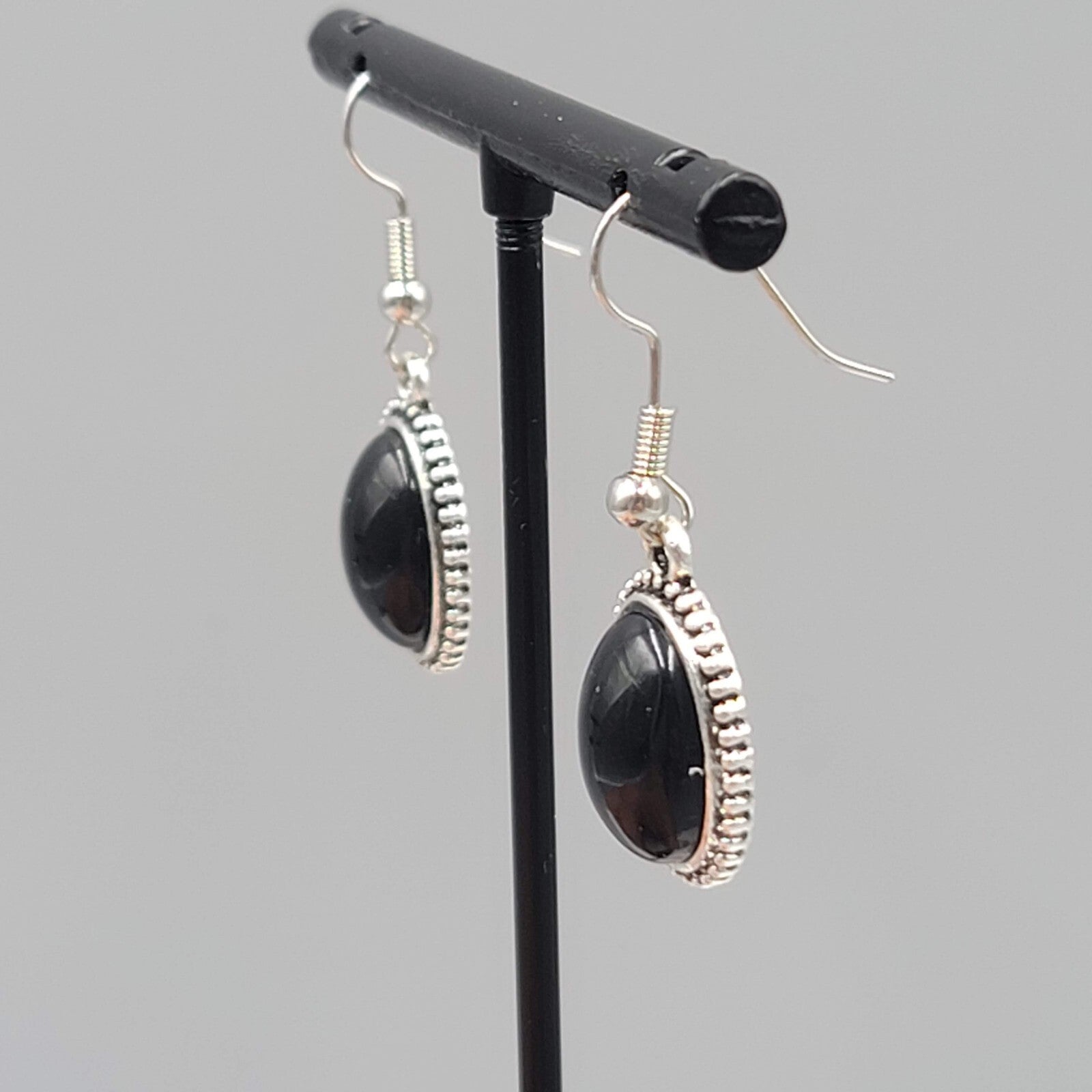 Pierced Earrings Silver tone Oval Black Cabochon Dangle 3/4"