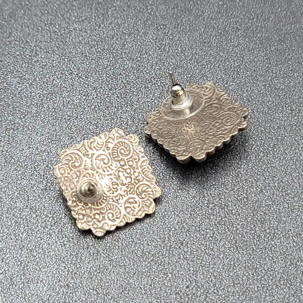 Pierced Earrings Embossed Square White Center 3/4"