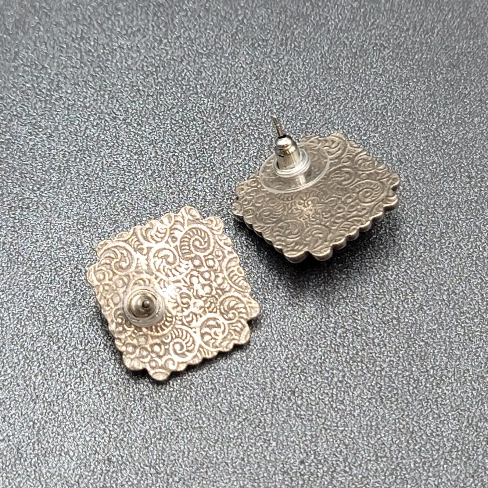 Pierced Earrings Embossed Square White Center 3/4"