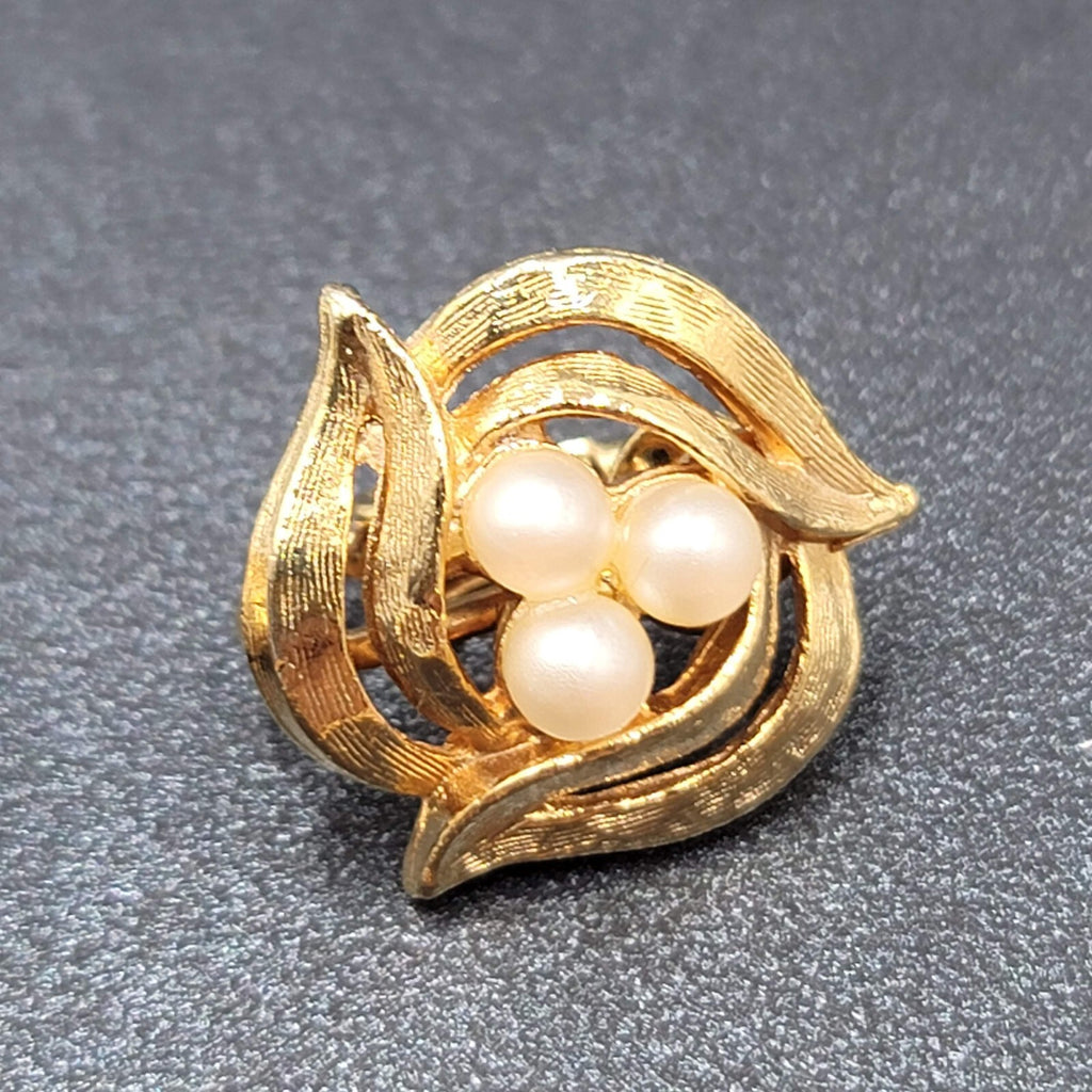 Vintage Clip on Earrings Textured Gold tone Faux Pearl Studs 3/4"