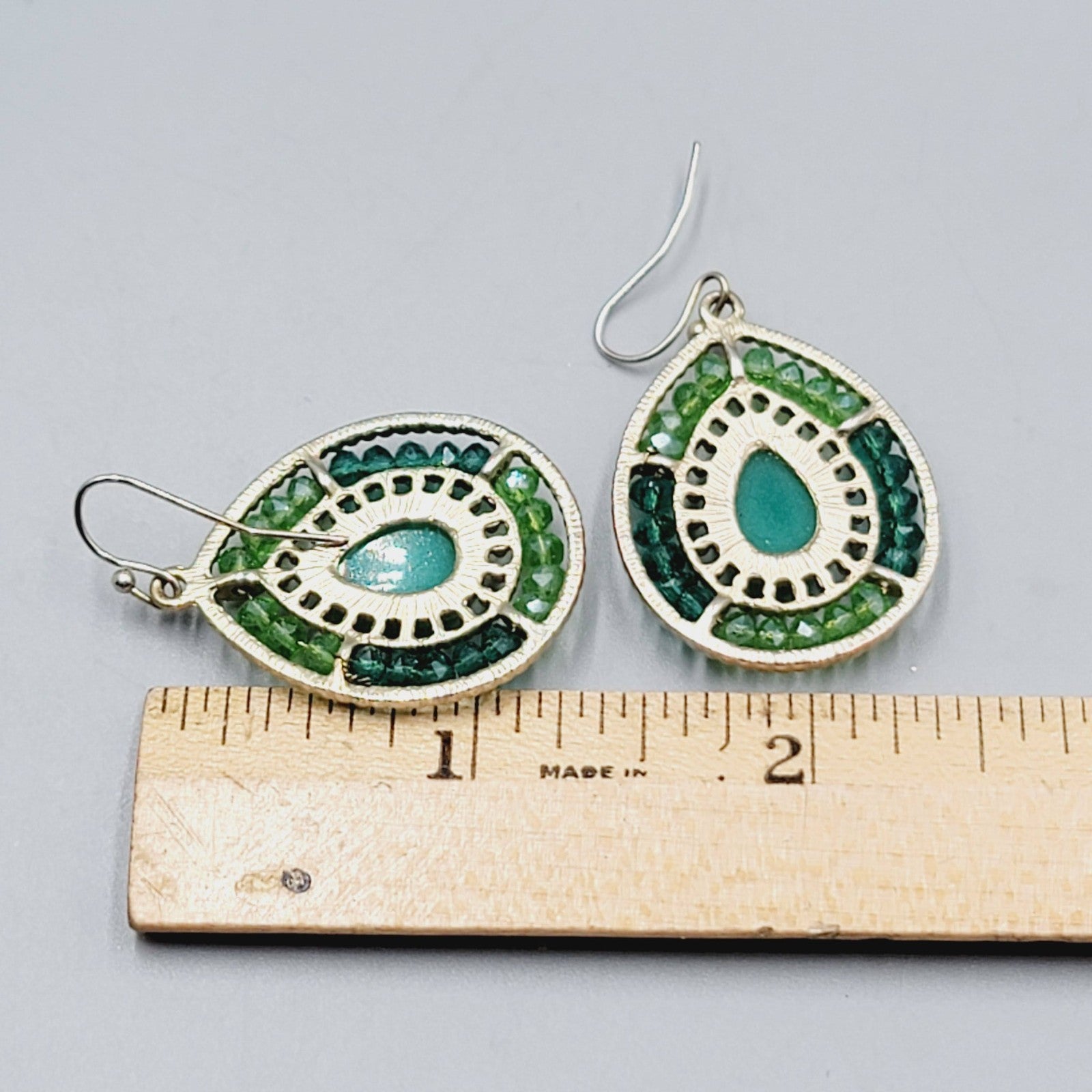 Green Bead Teardrop Pierced Earrings Gold tone Dangle 1.25 in