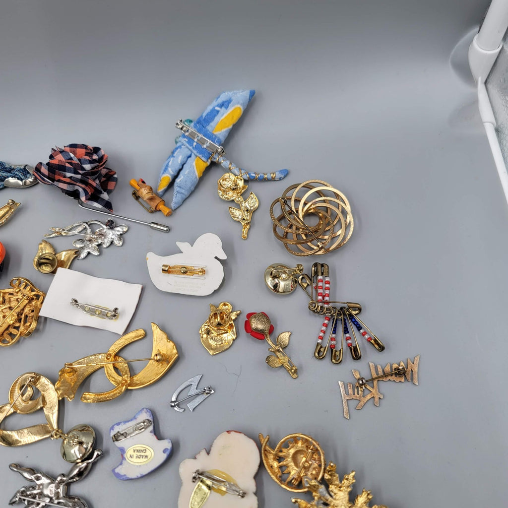Vtg Brooch Pin Lot of 57 Mixed Types WITH ISSUES! BROKEN Missing stones Craft Lo