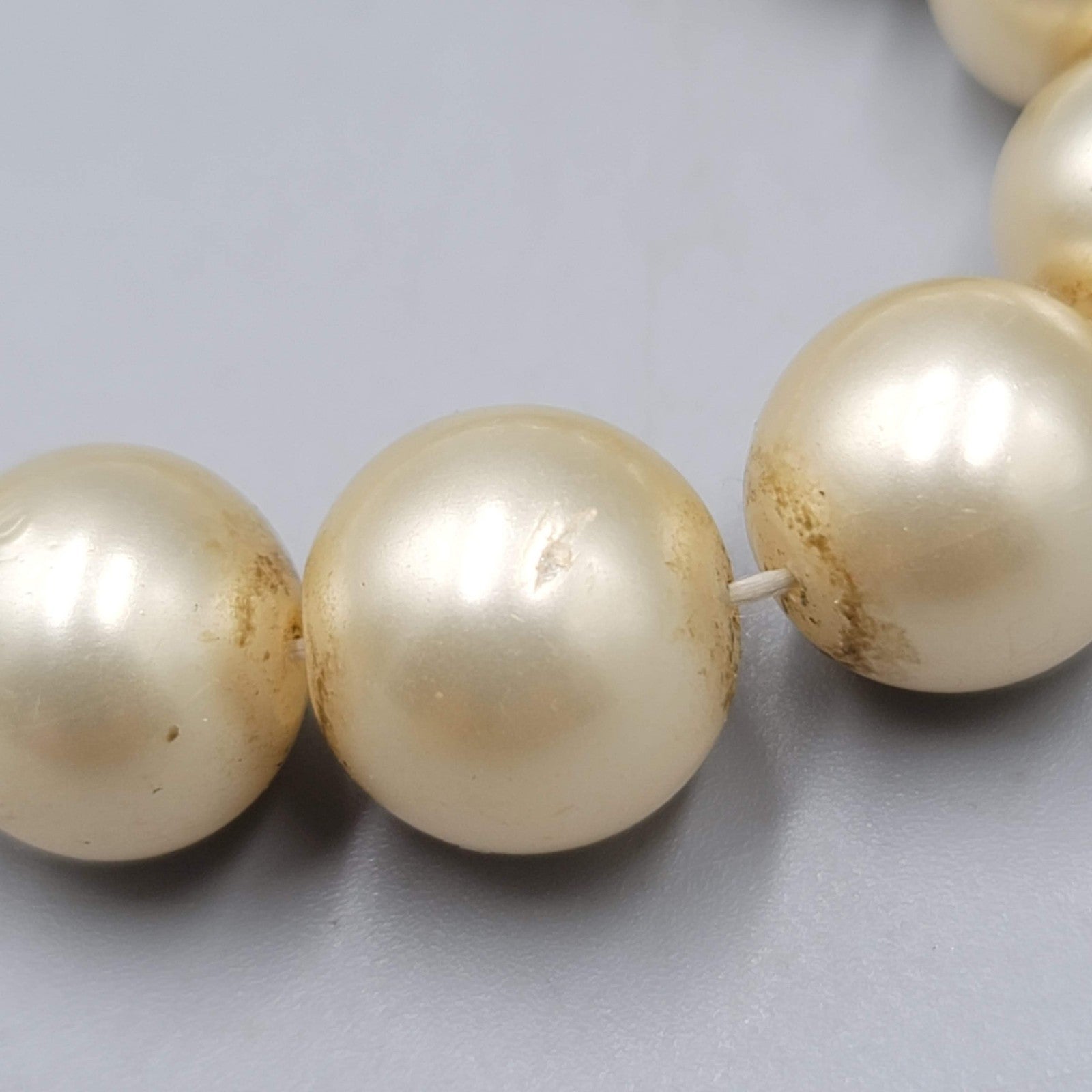 Vintage Glass Imitation Pearls Necklace Graduated Beads 15 in Needs Cleaning