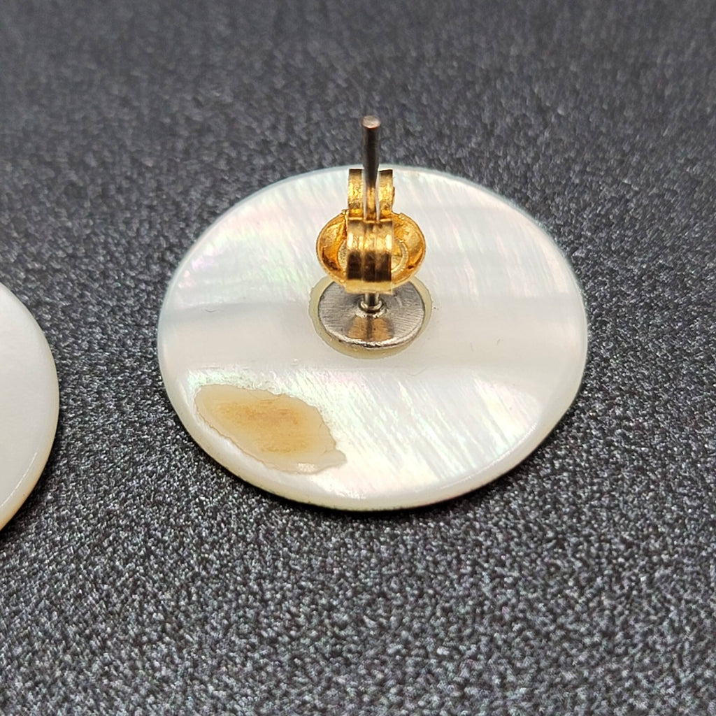 Flower Pierced Earrings Multicolor Mother of Pearl Round Studs 3/4"