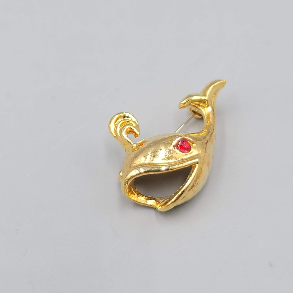 Vintage Whale Brooch Gold toen Red Rhinestone Eye 1.25 in