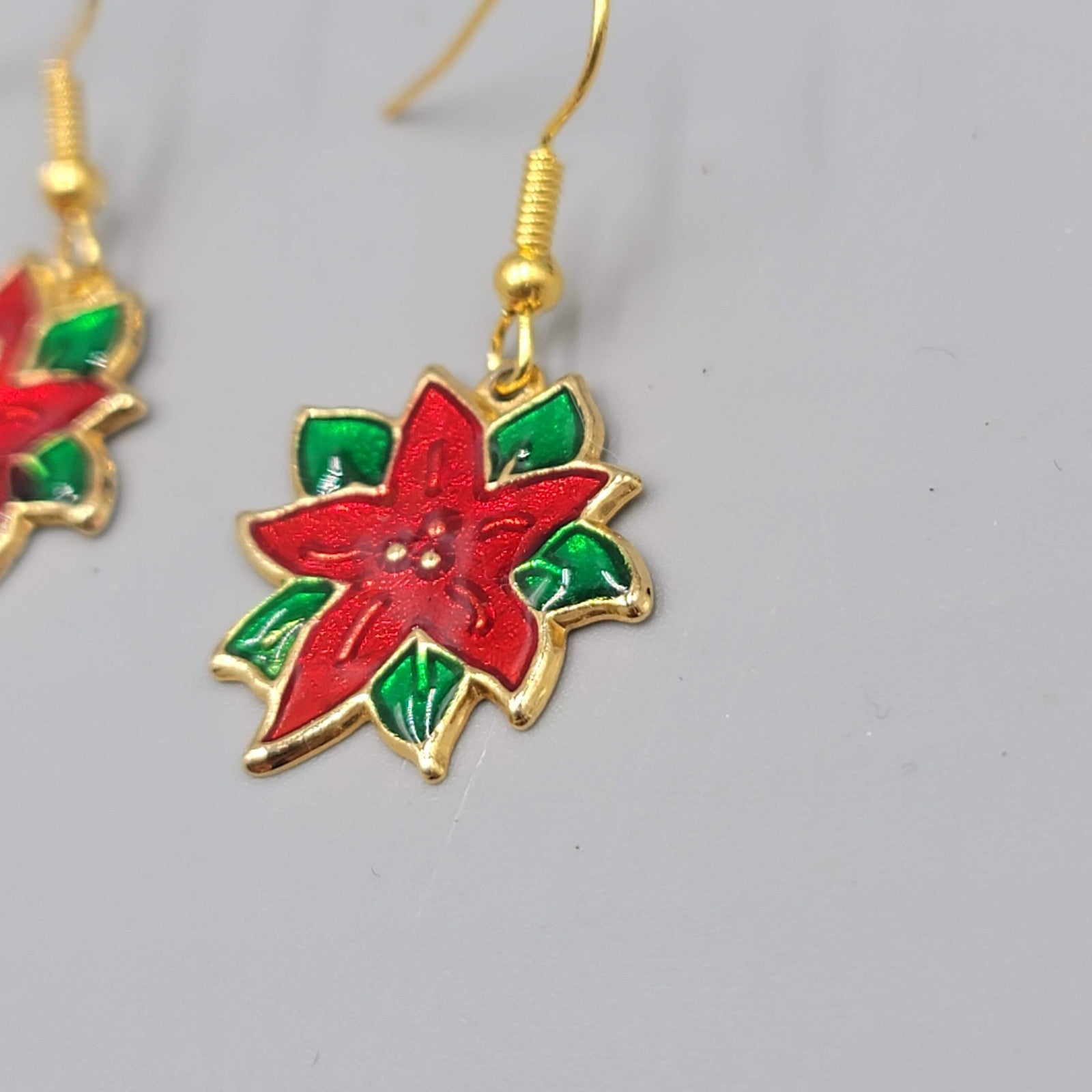 Christmas Poinsettia Flower Pierced Earrings Enamel Gold tone Dangle 1"