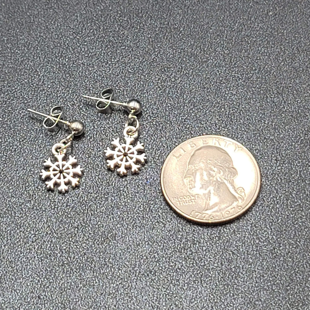 New Snowflake Pierced Earrings Silver tone Dangle 1/2"