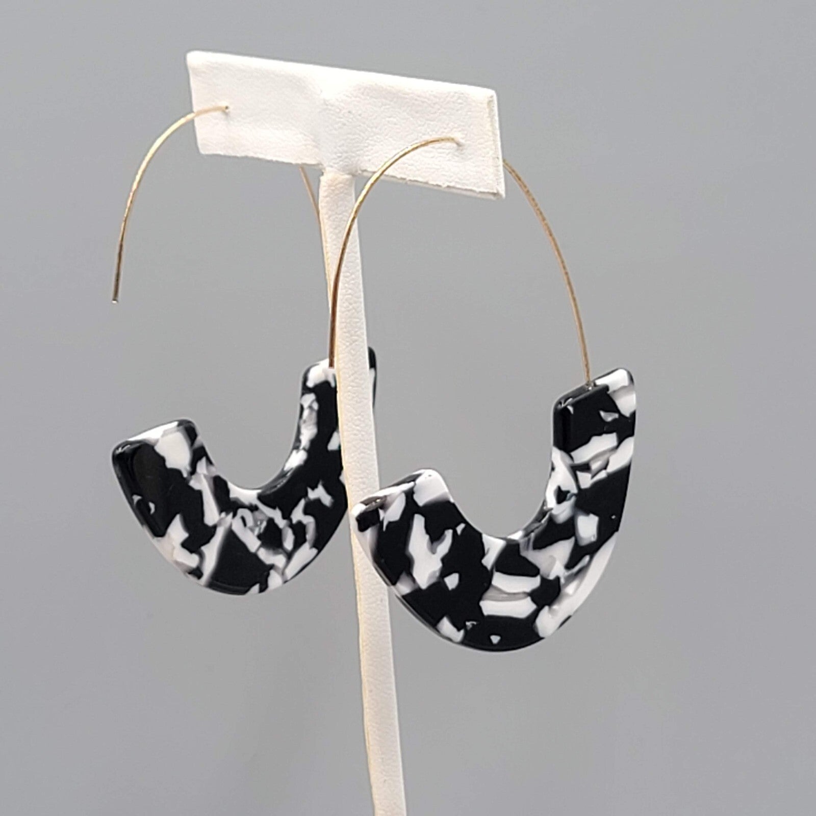 Pierced Earrings Black White Acrylic Large Statement Hoops Gold tone 2.75"