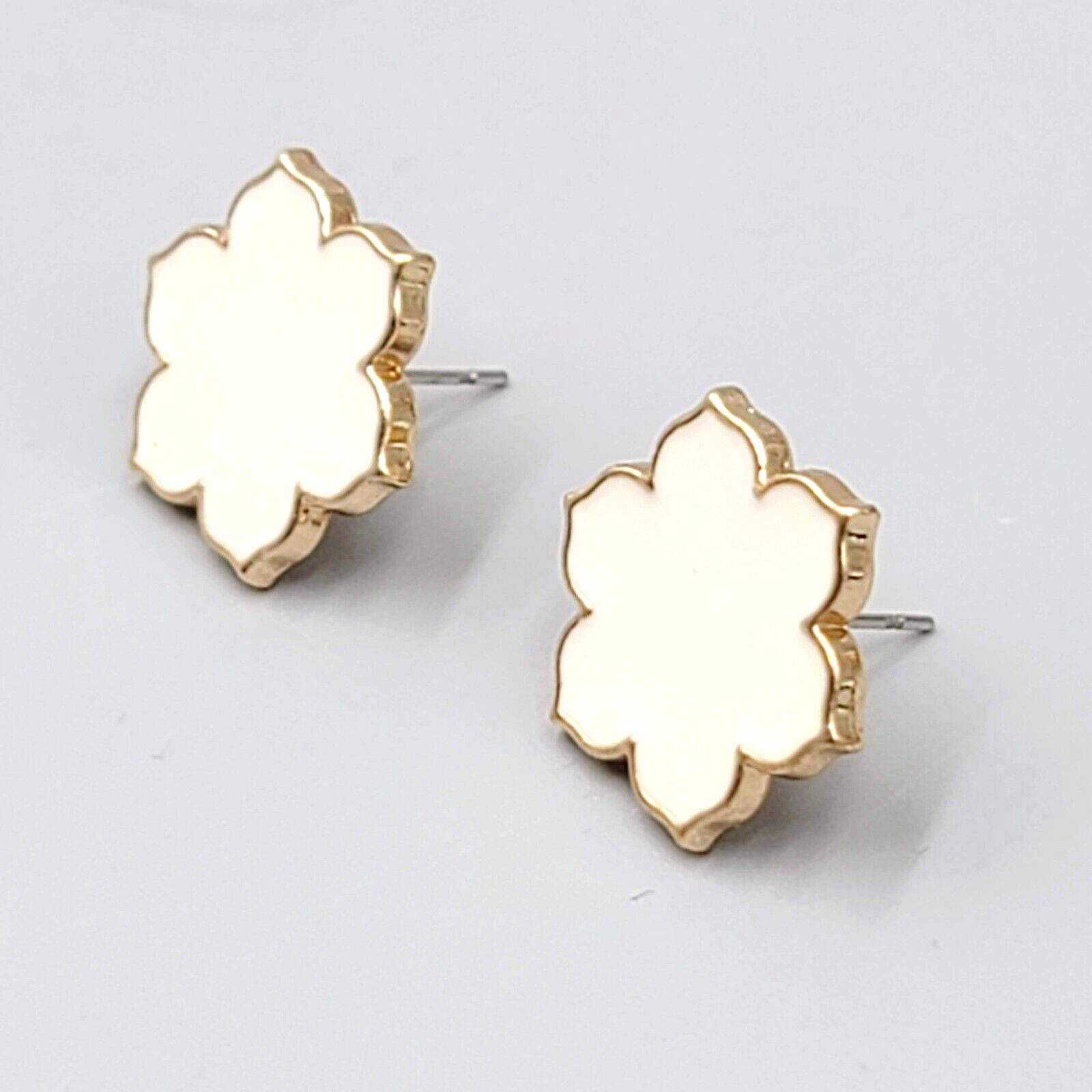 White Enamel Flower Pierced Earrings Gold tone Drop 3/4"