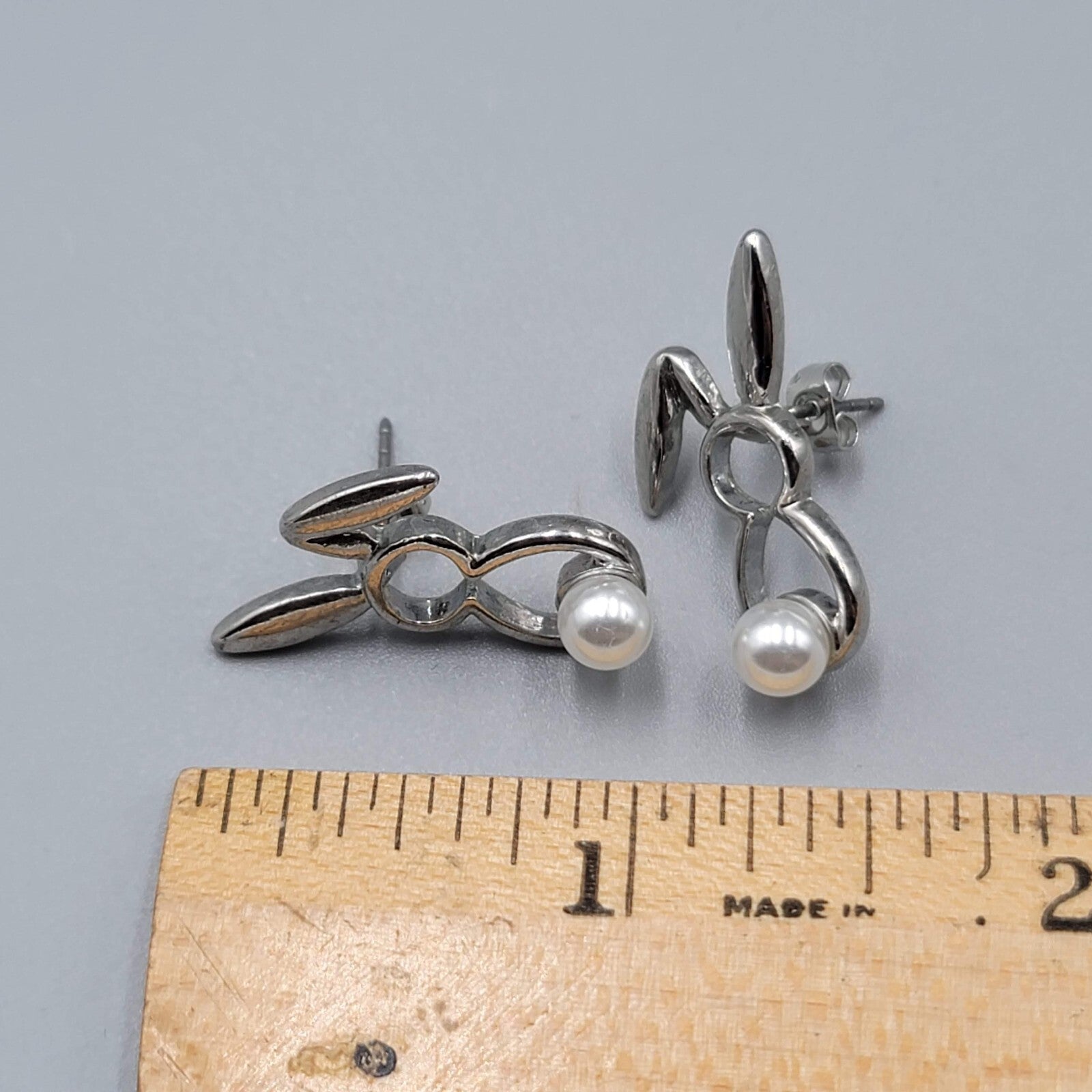 Bunny Rabbit Pierced Earrings Silver tone White Bead Tale Drop 1"