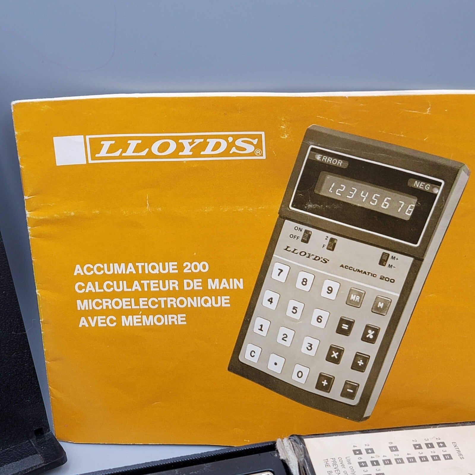Vintage Lloyds Accumatic 200 Calculator E681 Power cord Manuel Stand