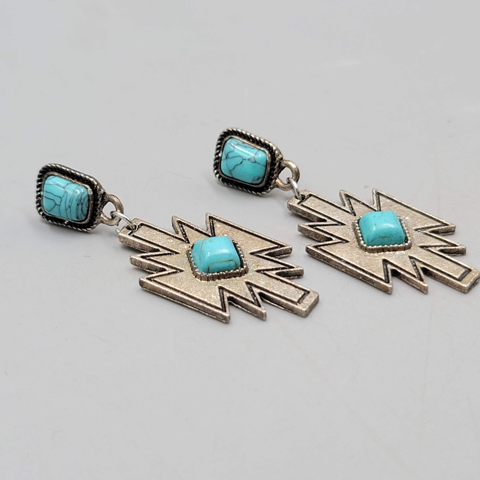Southwest Design Pierced Earrings Silver tone Dangle  2"