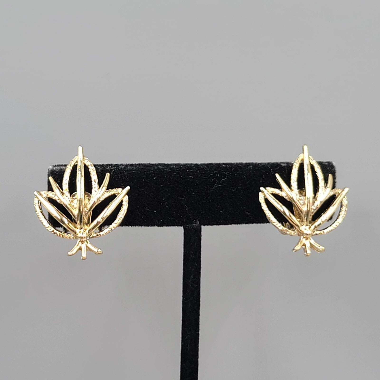 Vintage Open Work Leaf Clip on Earrings Gold tone Drop 1"