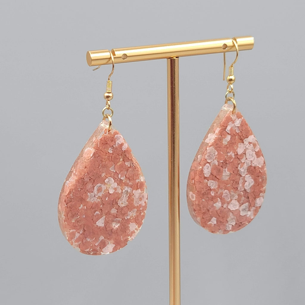 Confetti Resin Teardrop Pierced Earrings Gold tone Dangle Pink Mauve 2 in