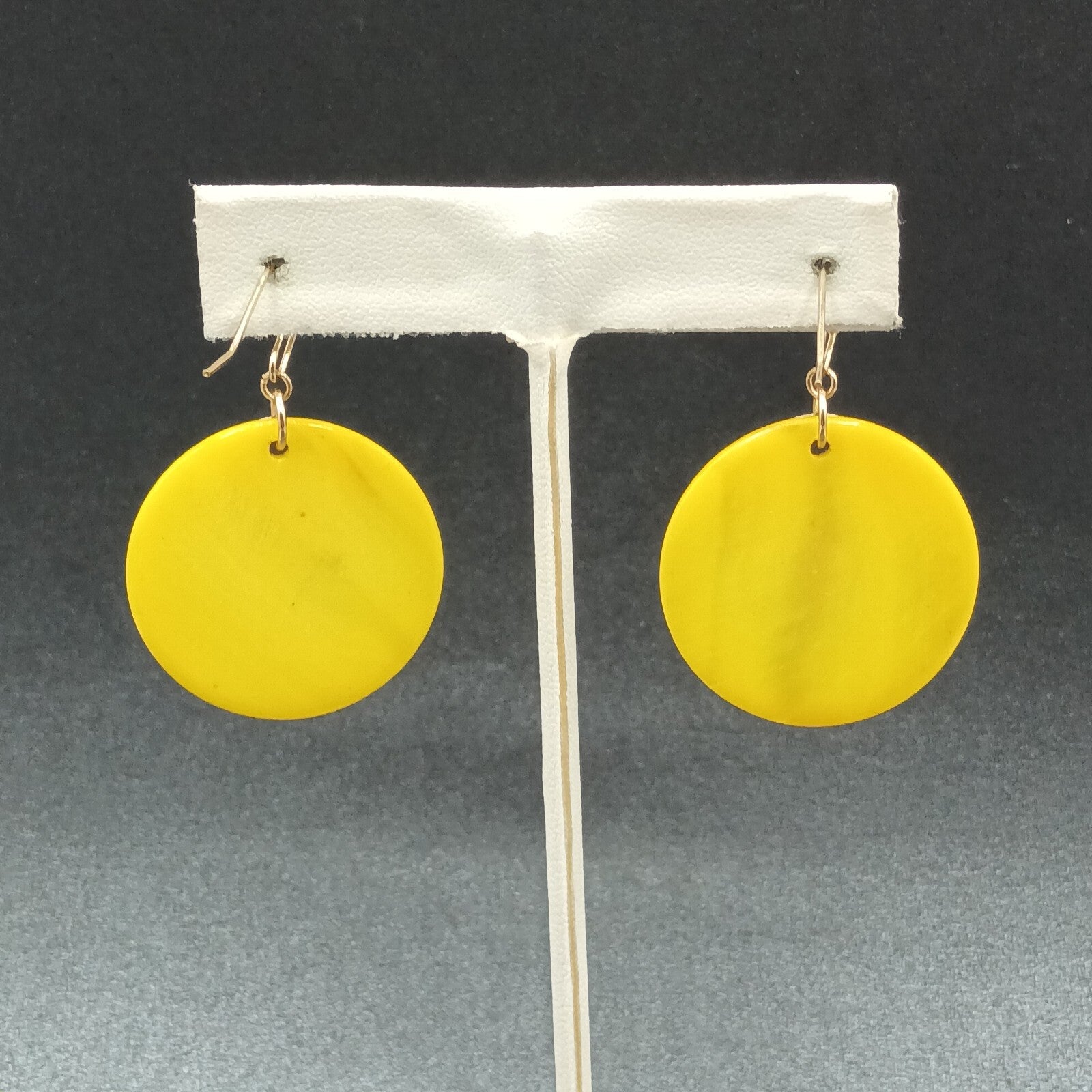 Pierced Earrings Hammered Gold tone Yellow Shell Round Dangle 1 1/4"