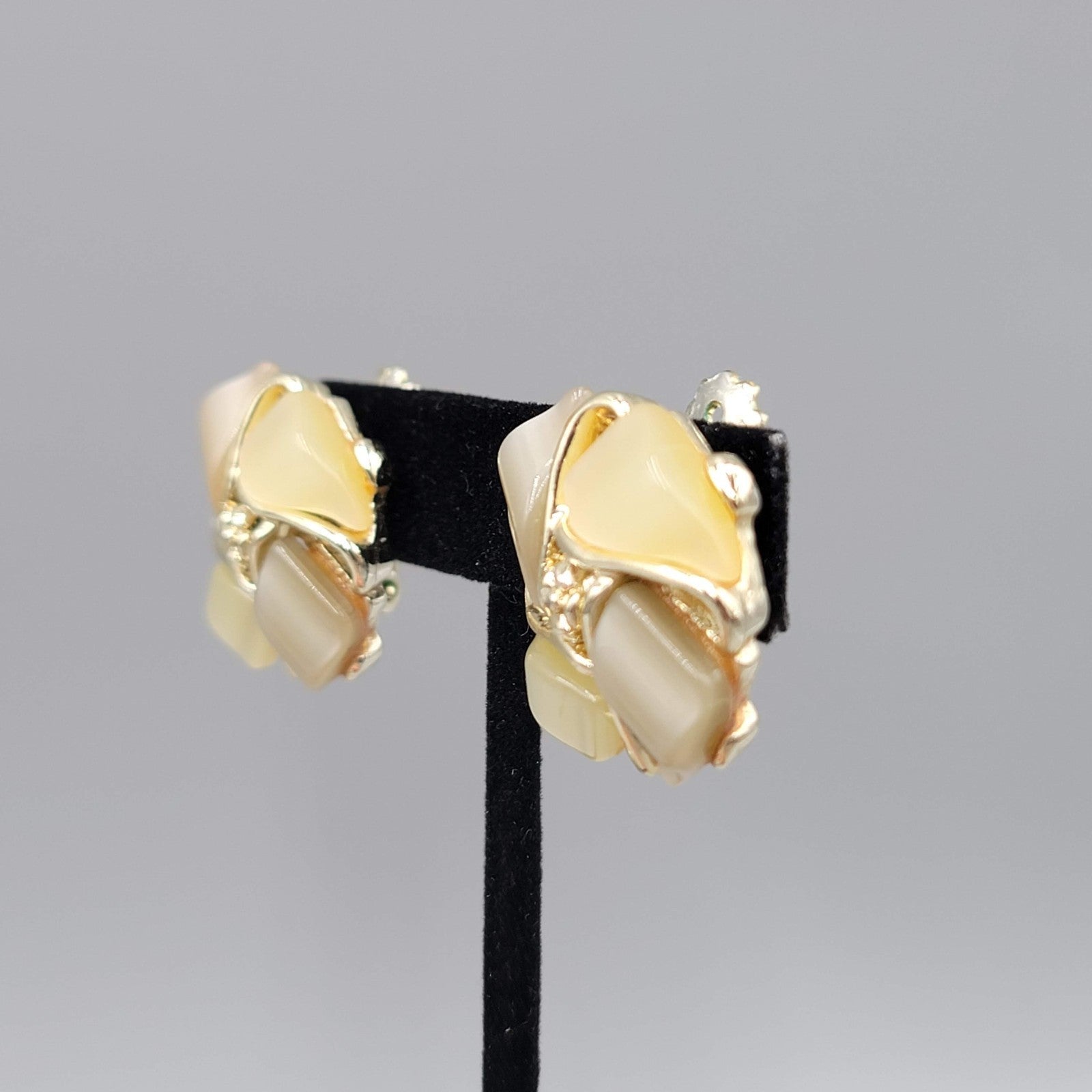 Vintage Clip on Earrings Gray Pale Yellow Thermoset Round 1 in