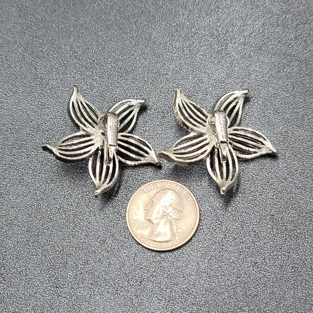 Vintage Flower Clip on Earrings Silver tone Sarah Cov White Faux Pearl 1.5"
