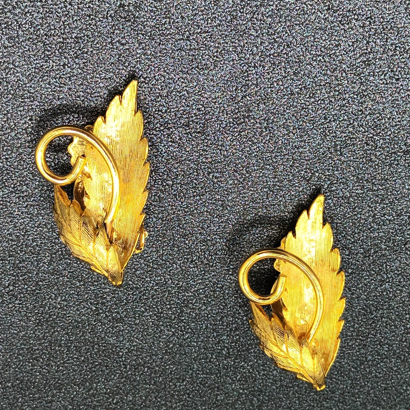 Vintage ROMA Clip on Earrings Gold Plated Leaf Climber Drop 1.25"