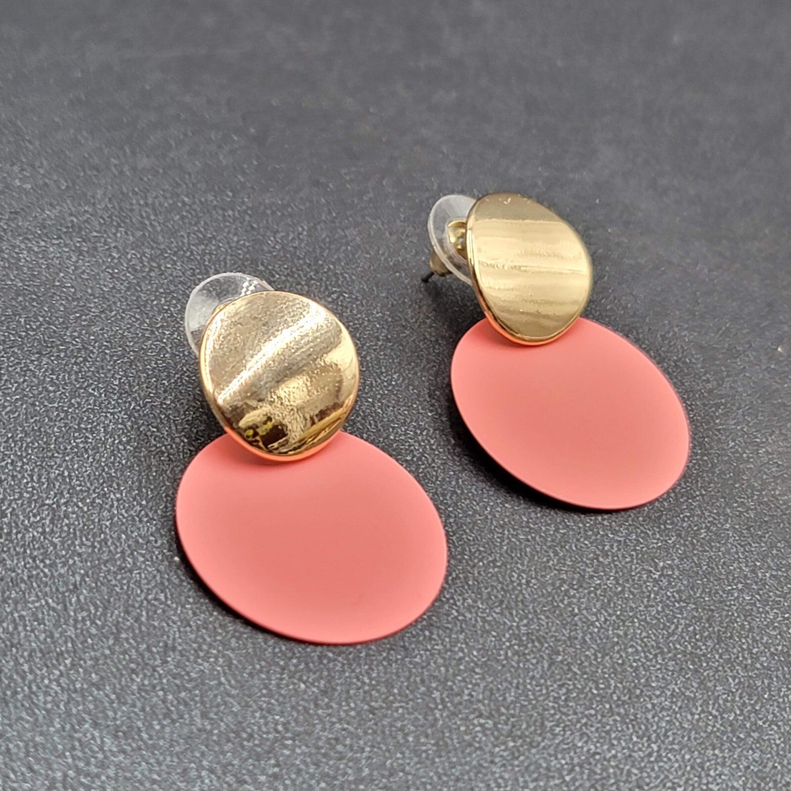 Pierced Earrings Gold tone Matte Pink Enamel Disc Dangle 1.25"
