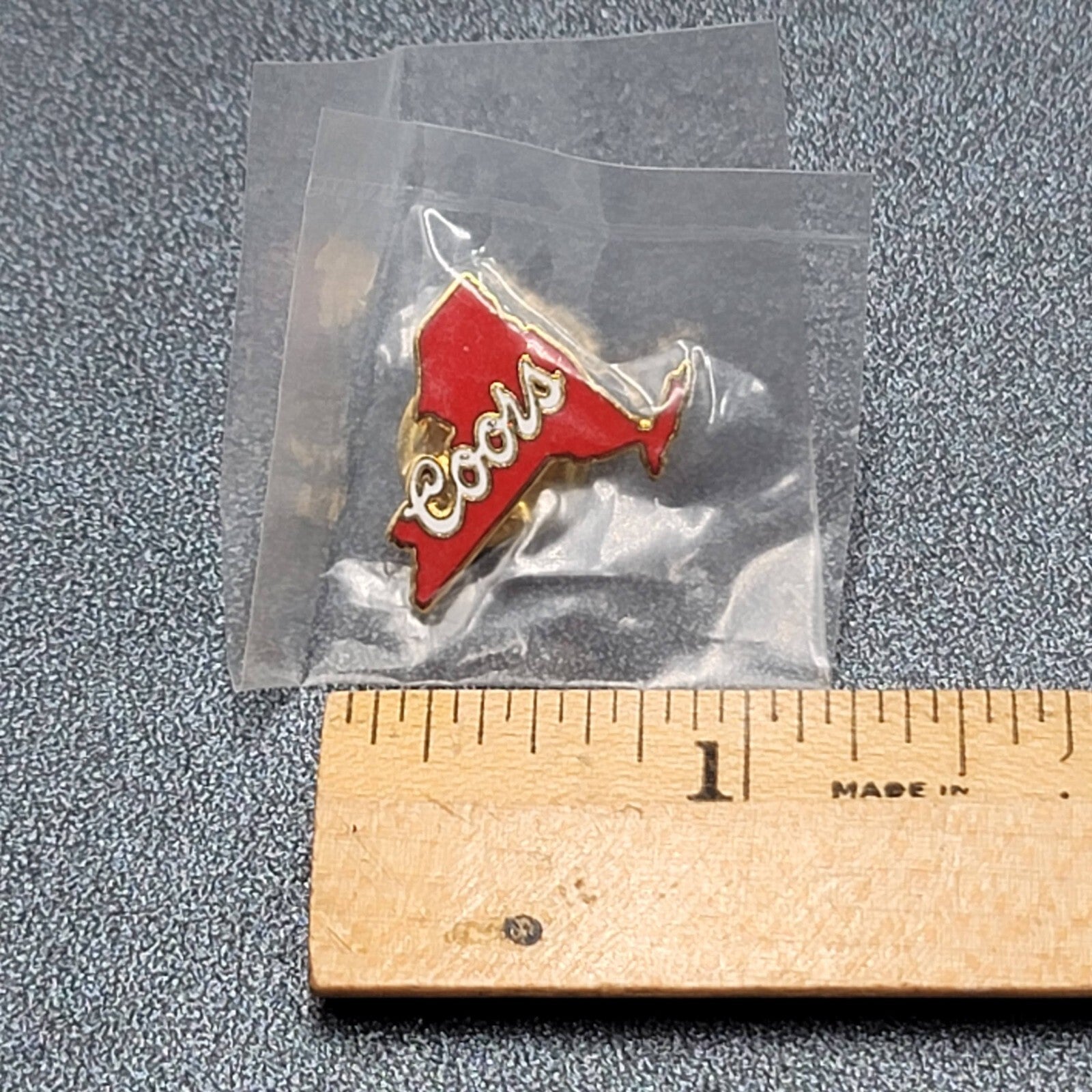 New York Vintage State Coors Beer Souvenir Lapel Pin Red Enamel NOS