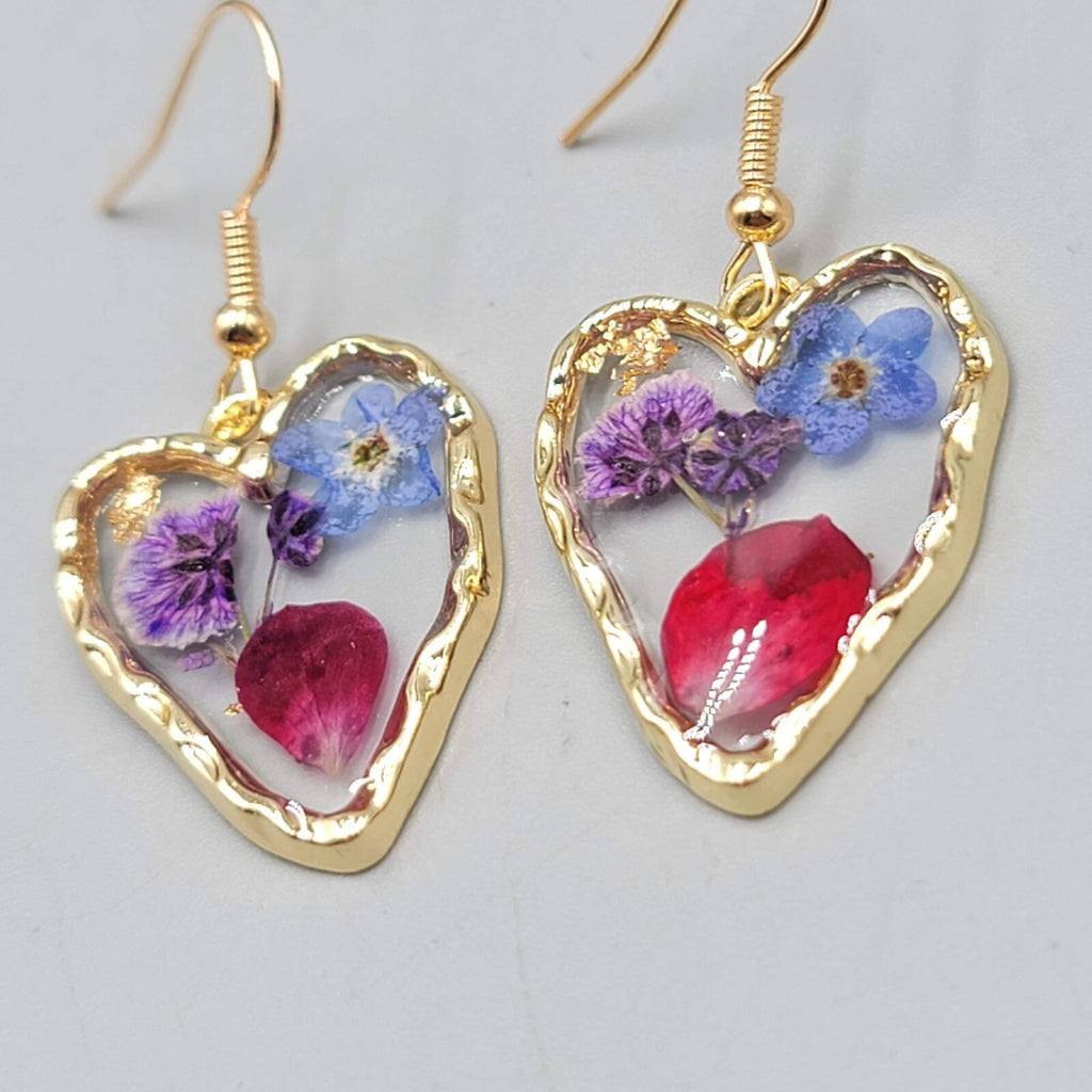 Real Flower Heart Pierced Earrings Gold tone Dangle Resin 1"