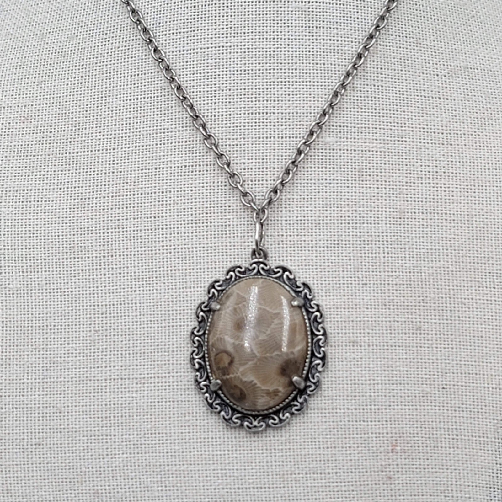 Petoskey Stone Cabochon Pendant Necklace Silver tone 24"