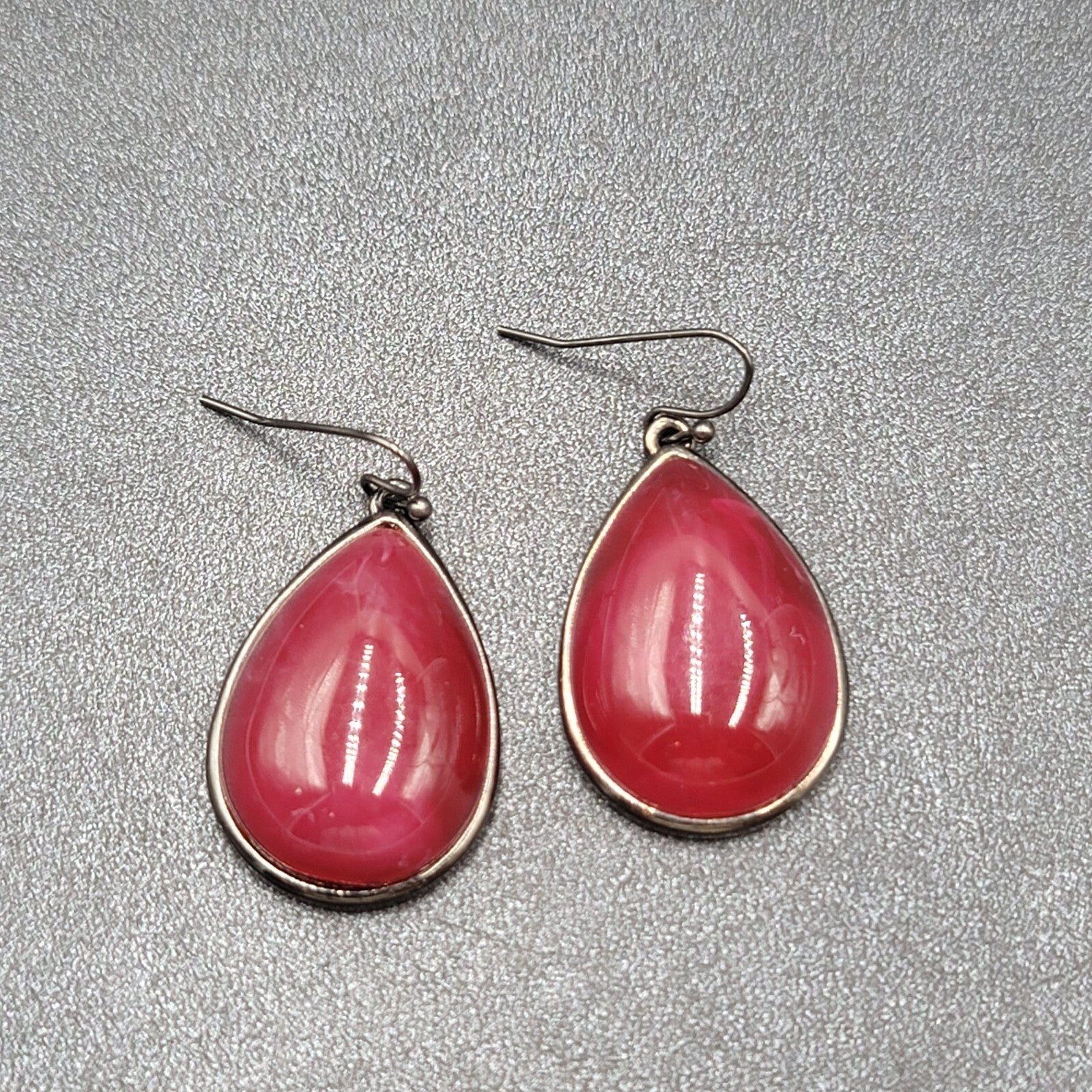 Pierced Earrings Black Metal Domed Red Resin Teardrop Dangle 1.25"