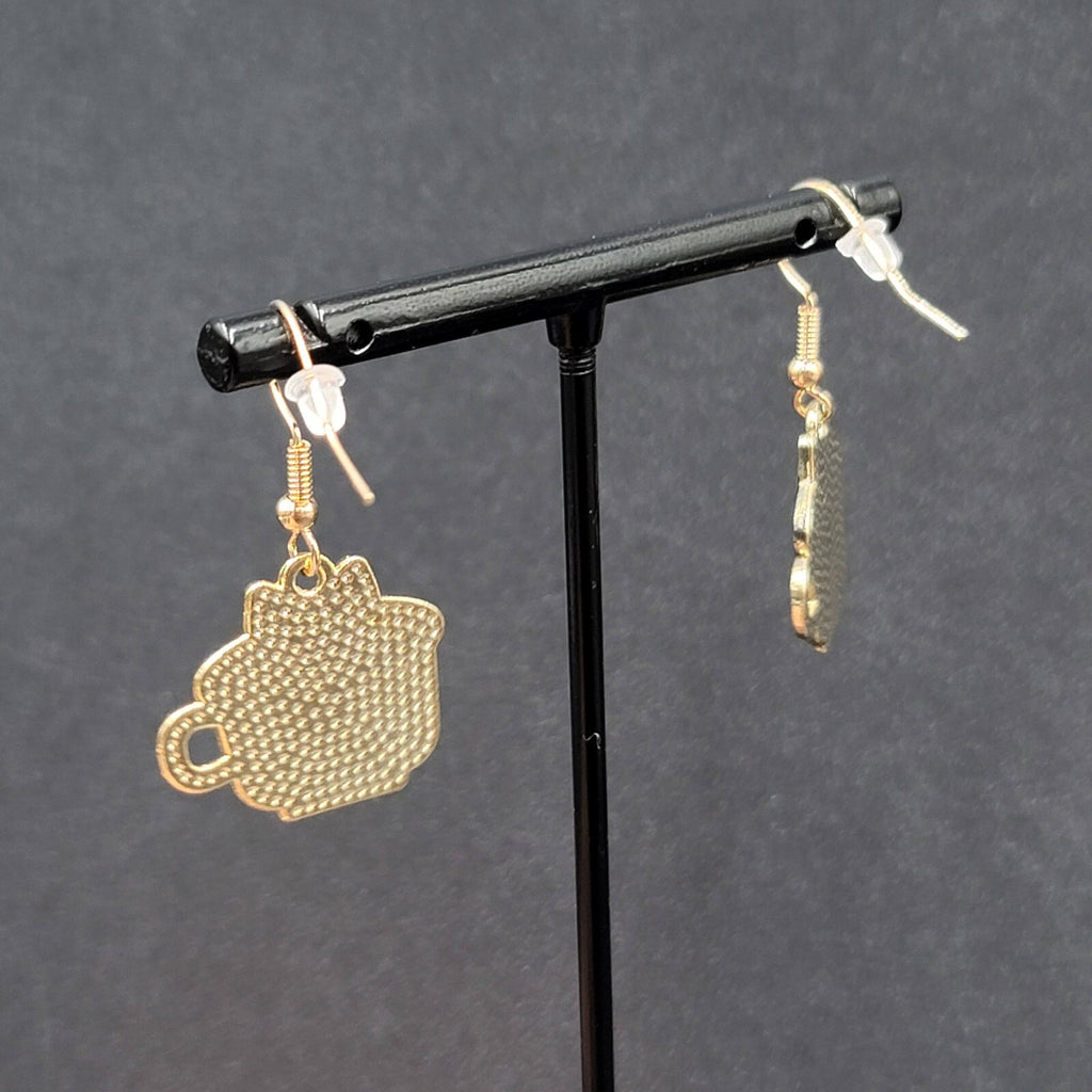 Pierced Earrings Gold tone Enamel Kitty Cat in Tea cup Dangle 3/4"