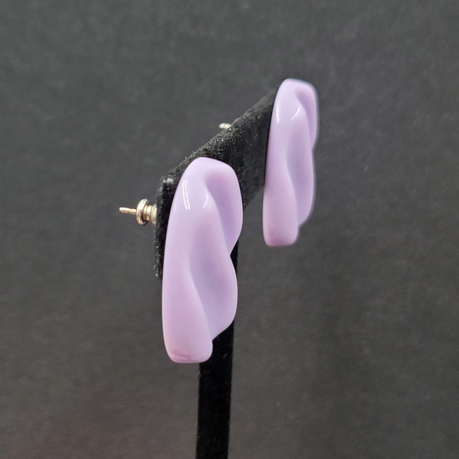 Vintage Pierced Earrings Acrylic Lavender Purple Wavy Drop 1"
