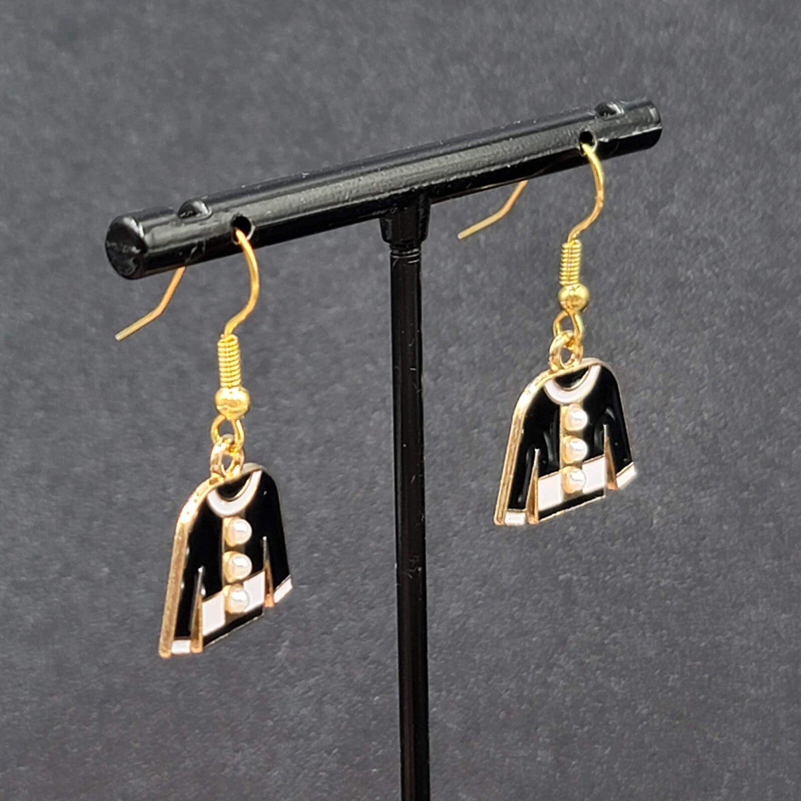 Fashion Sweater Pierced Earrings Gold tone Black Enamel Dangle 5/8"