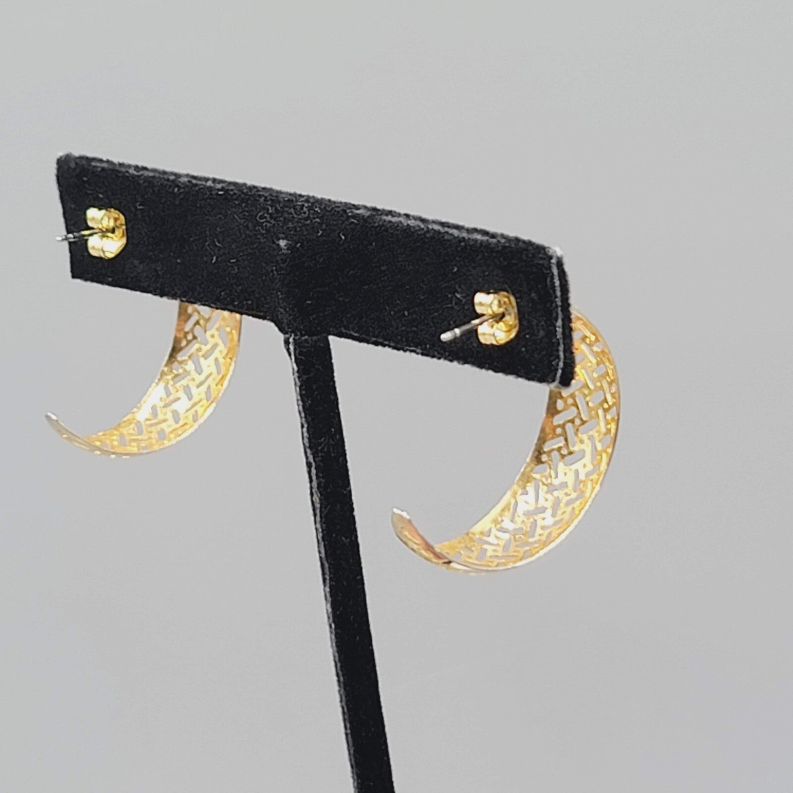 Filigree Hoops Pierced Earrings Gold Plated 1" Lightweight
