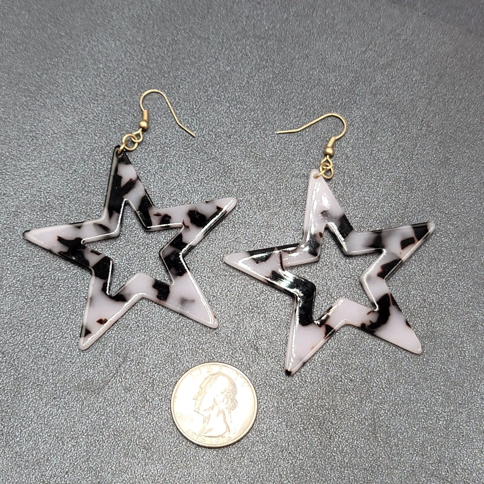 Pierced Earrings Gray Black Resin Large Open Star Dangle 2.5"
