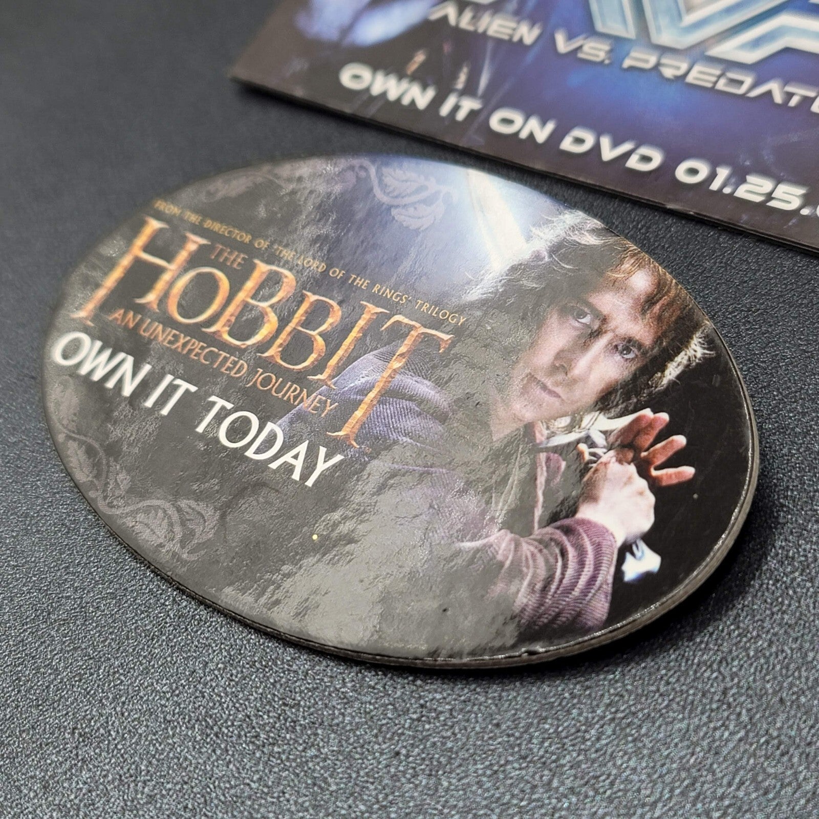 Vintage Lot Movie Promo Pin Back Buttons Pins Alien Vs Predator The Hobbit