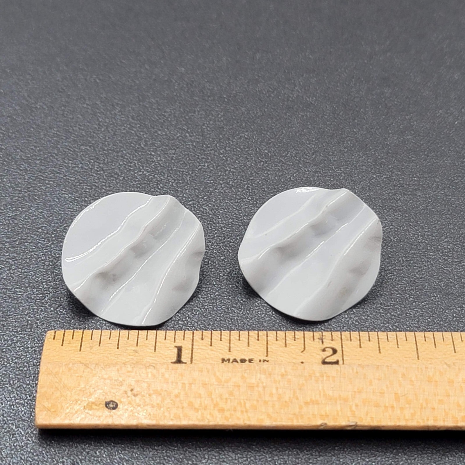 1980s Vintage Pierced Earrings Gray Enamel Crinkle Button Studs 1"