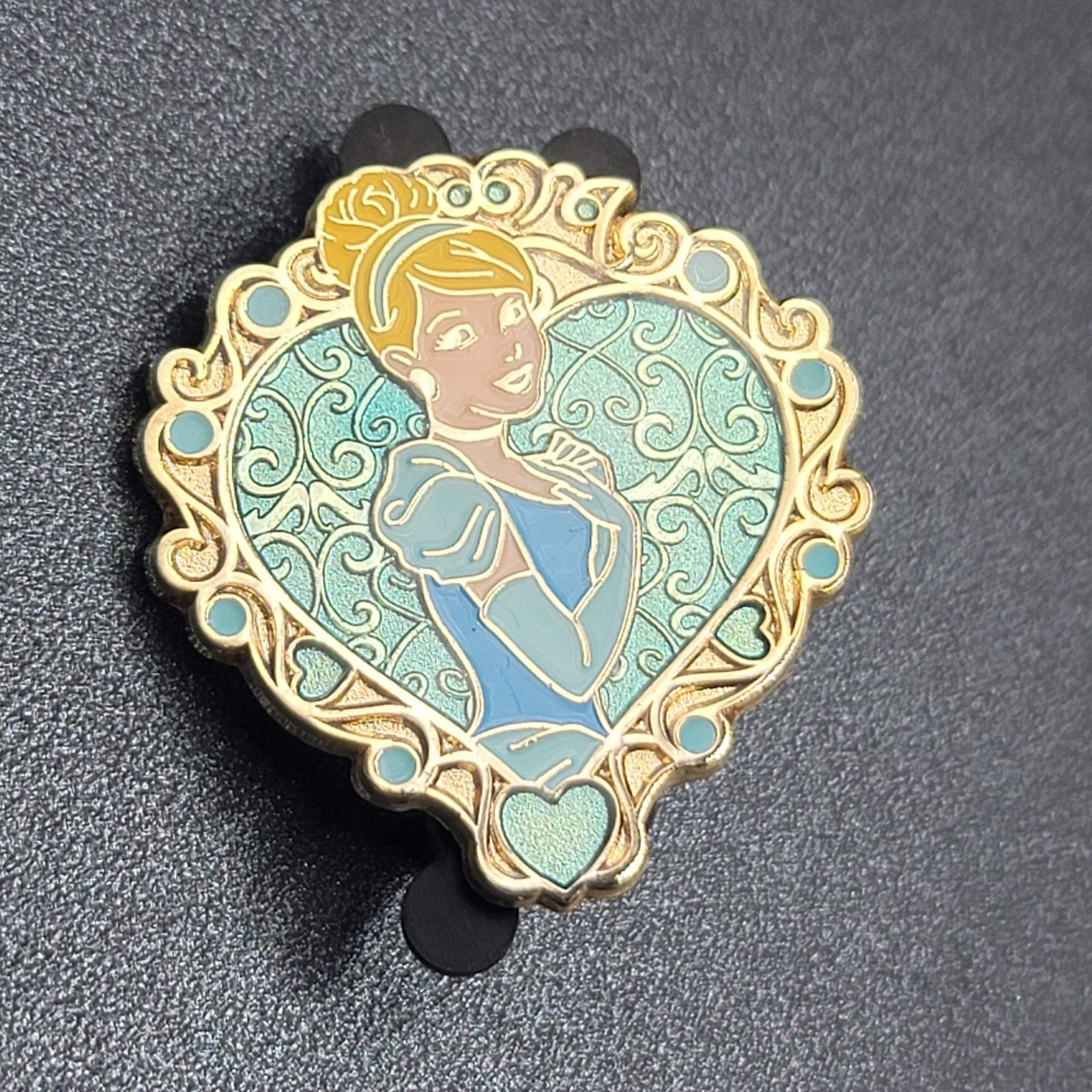 Disney Trading Pins 2013 Princess Cinderella Gold tone Heart Frame