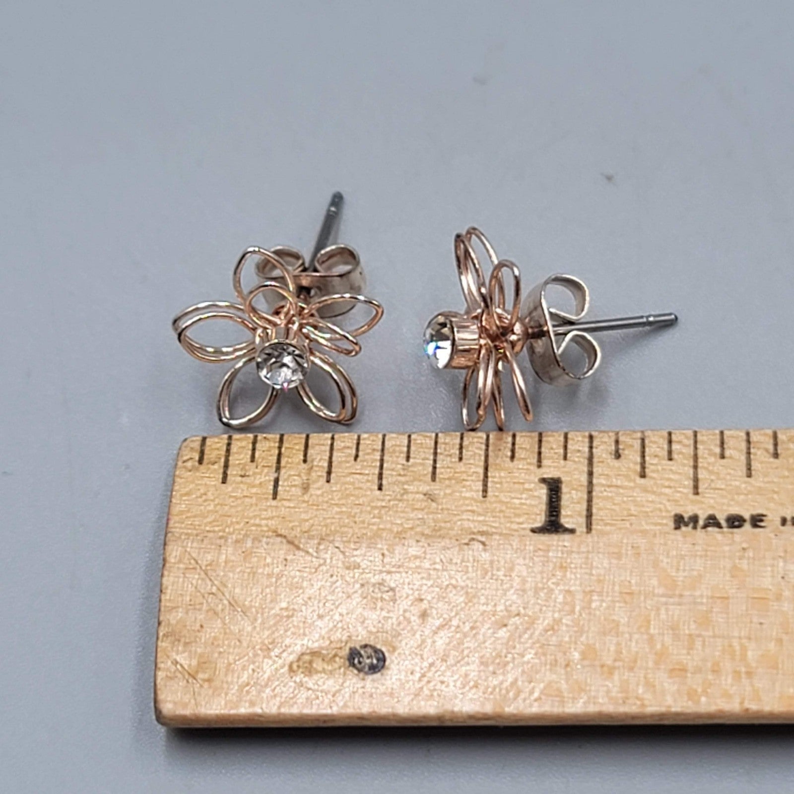 Wire Flower Stud Pierced Earrings Crystal Gold tone 1/2"