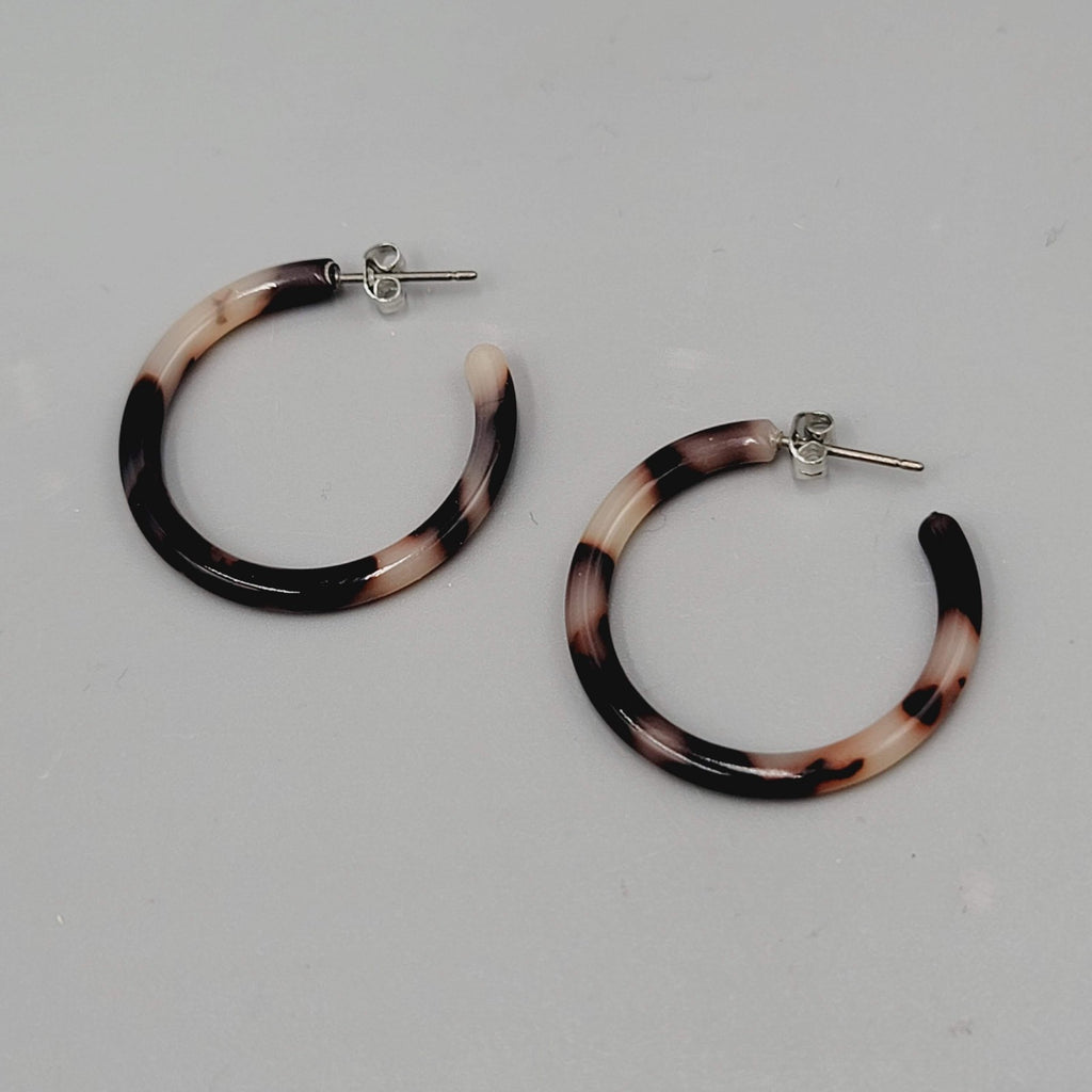 Tortoiseshell Hoop Pierced Earrings Lightweight Acrylic Purple/Brown Hue 1"