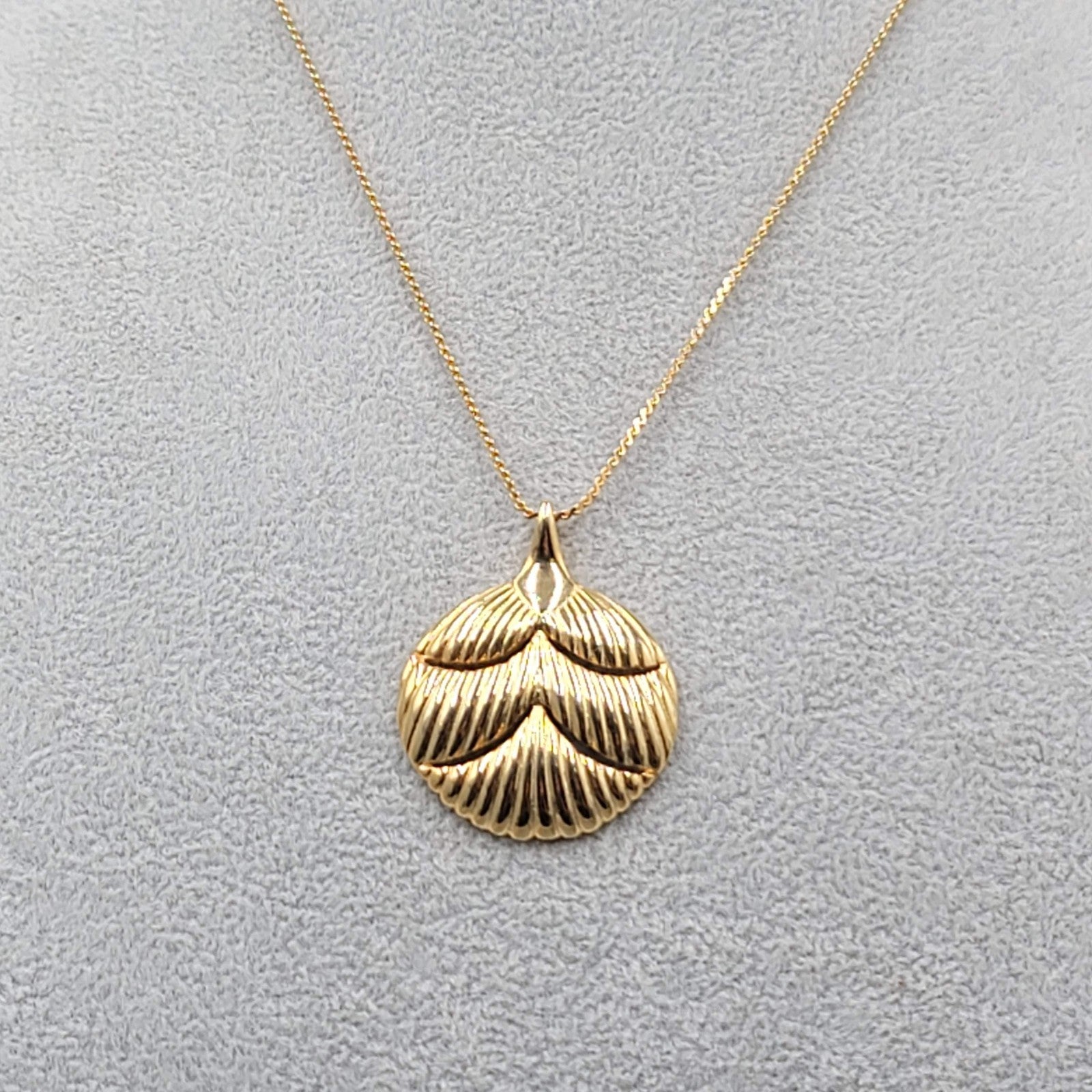 Vintage Pendant Necklace Gold tone Long Gold tone Chain 24"
