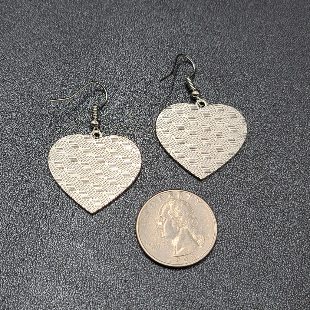 Kissing Skeletons Pierced Earrings Silver tone Black White Enamel Heart 1"