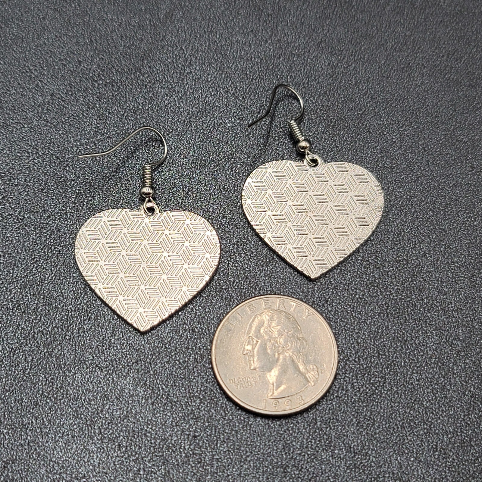 Kissing Skeletons Pierced Earrings Silver tone Black White Enamel Heart 1"