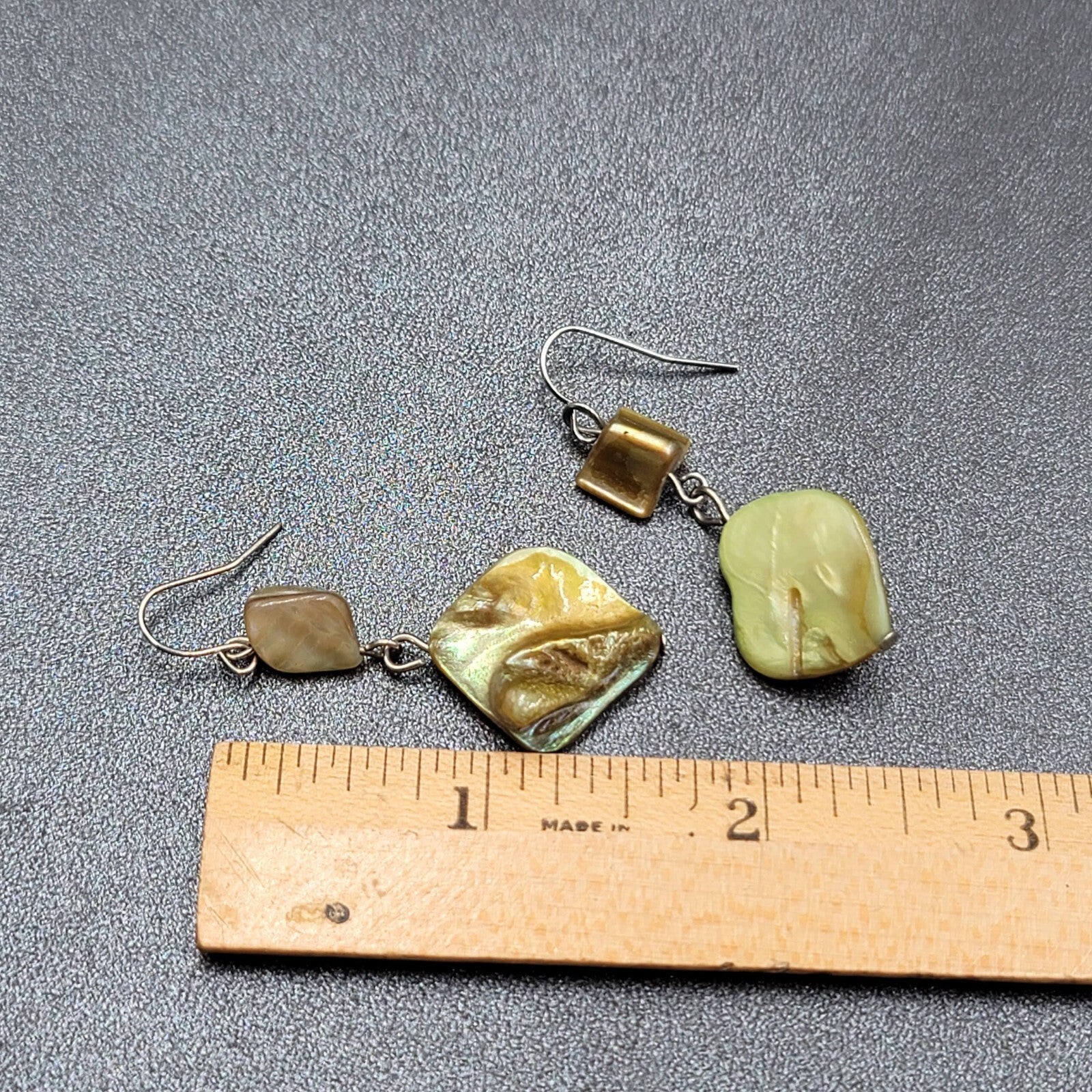 Pierced Earrings Silver toen Green Dyed Shell Dangle 1.5"