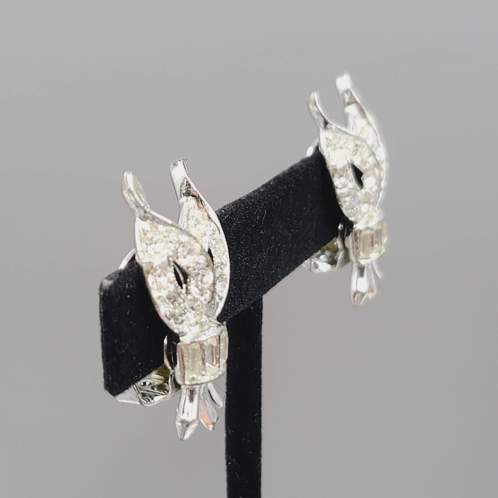 Vintage Rhinestone Clip on Earrings Silver toneUnique Design 1.25"
