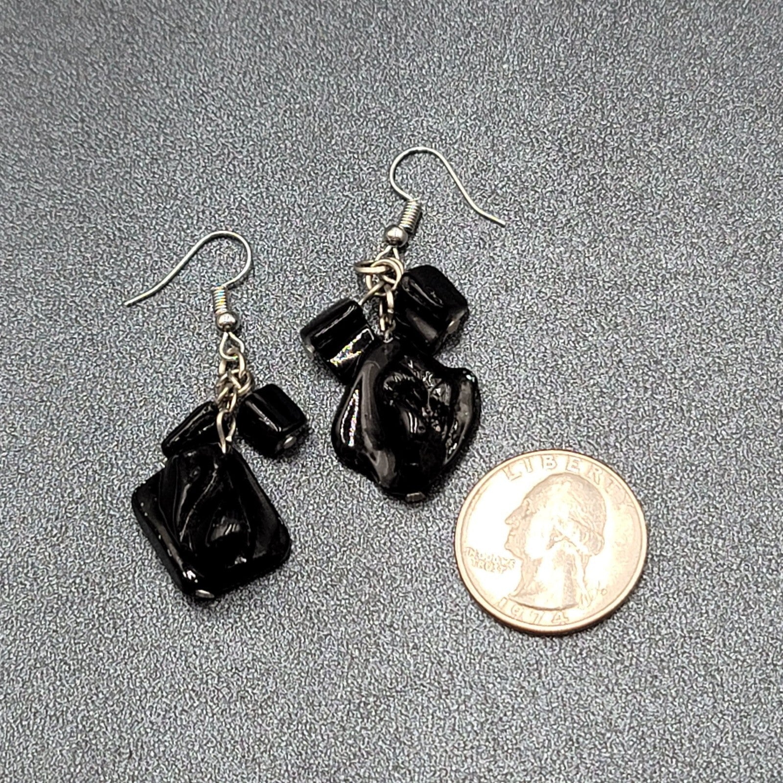 Pierced Earrings Silver tone Black Shell Dangle 1.5"
