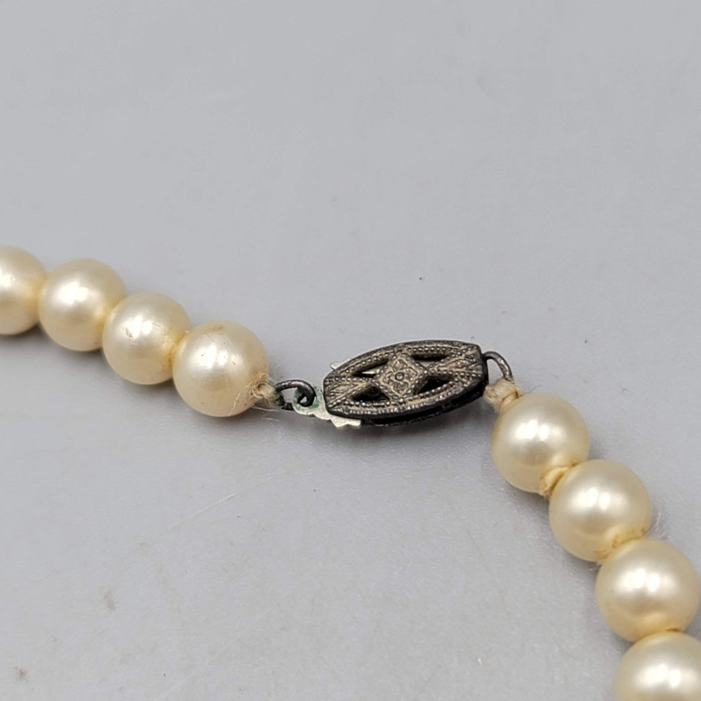 Vintage Glass Imitation Pearls Necklace Graduated Beads 15 in Needs Cleaning
